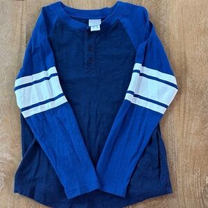 Hanna Andersson Blue and White Long Sleeve Henley Tee size 6-7